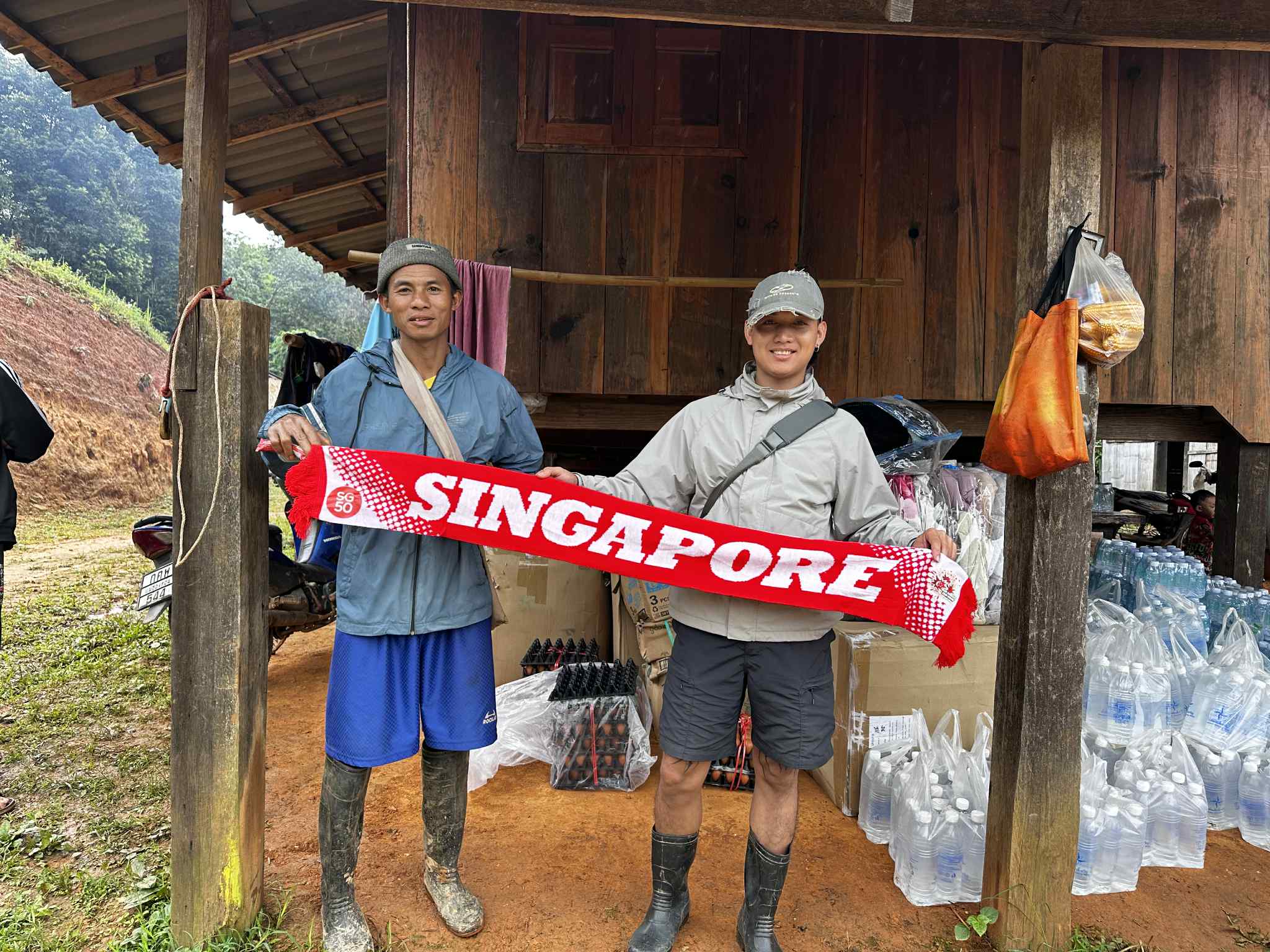 มูลนิธิธัมมคีรี ได้ให้การช่วยเหลือผู้ประสบอุทกภัย